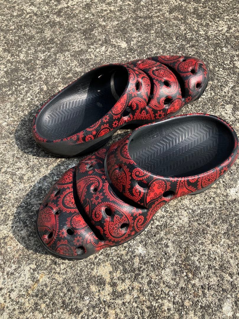 KEEN YOGUI ARTS サンダル 赤黒 ペイズリー 9