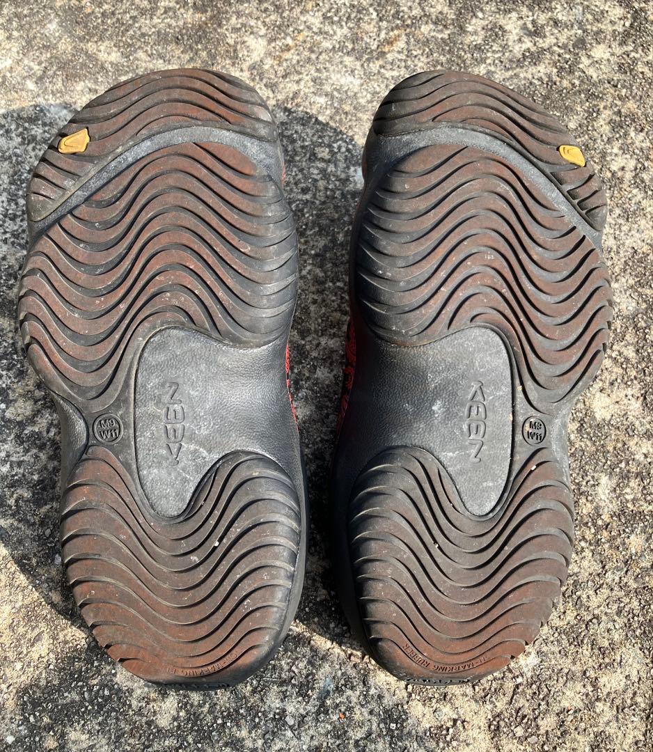 KEEN YOGUI ARTS サンダル 赤黒 ペイズリー 9