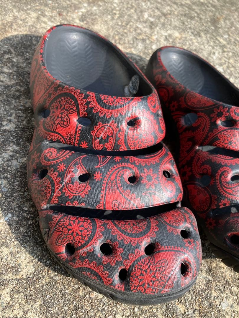 KEEN YOGUI ARTS サンダル 赤黒 ペイズリー 9