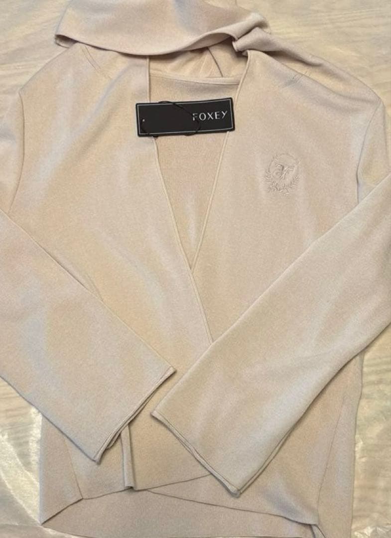 FOXEY フード付きピンクベージュニットパーカー４２サイズ中古