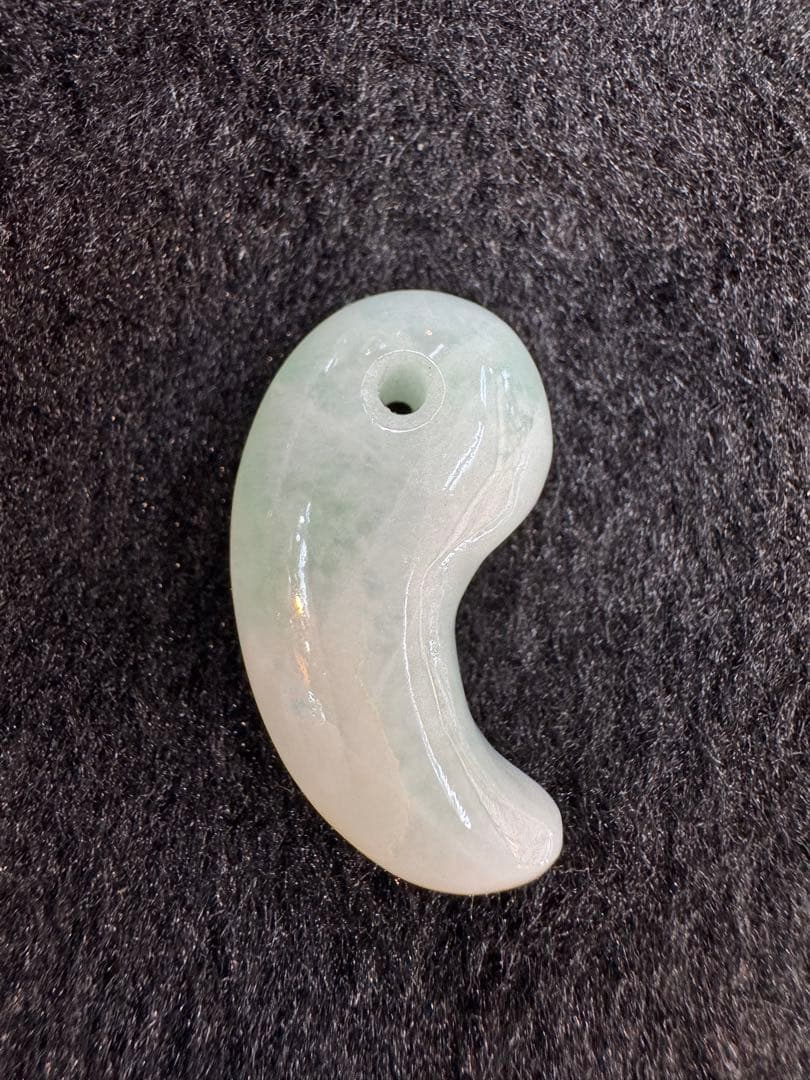 糸魚川翡翠　勾玉AA あ い2点