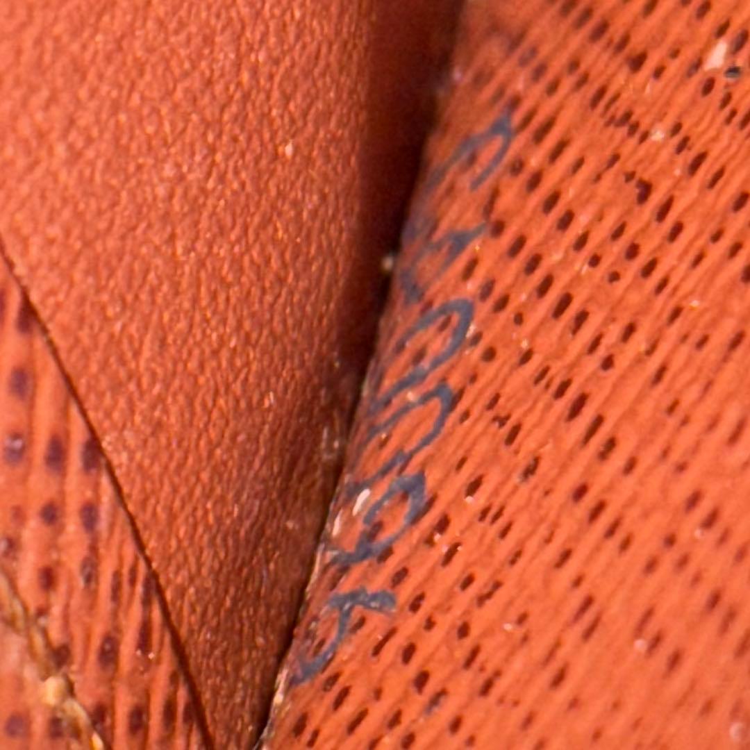 ルイヴィトン　モノグラム　ジッピーウォレット　M60017