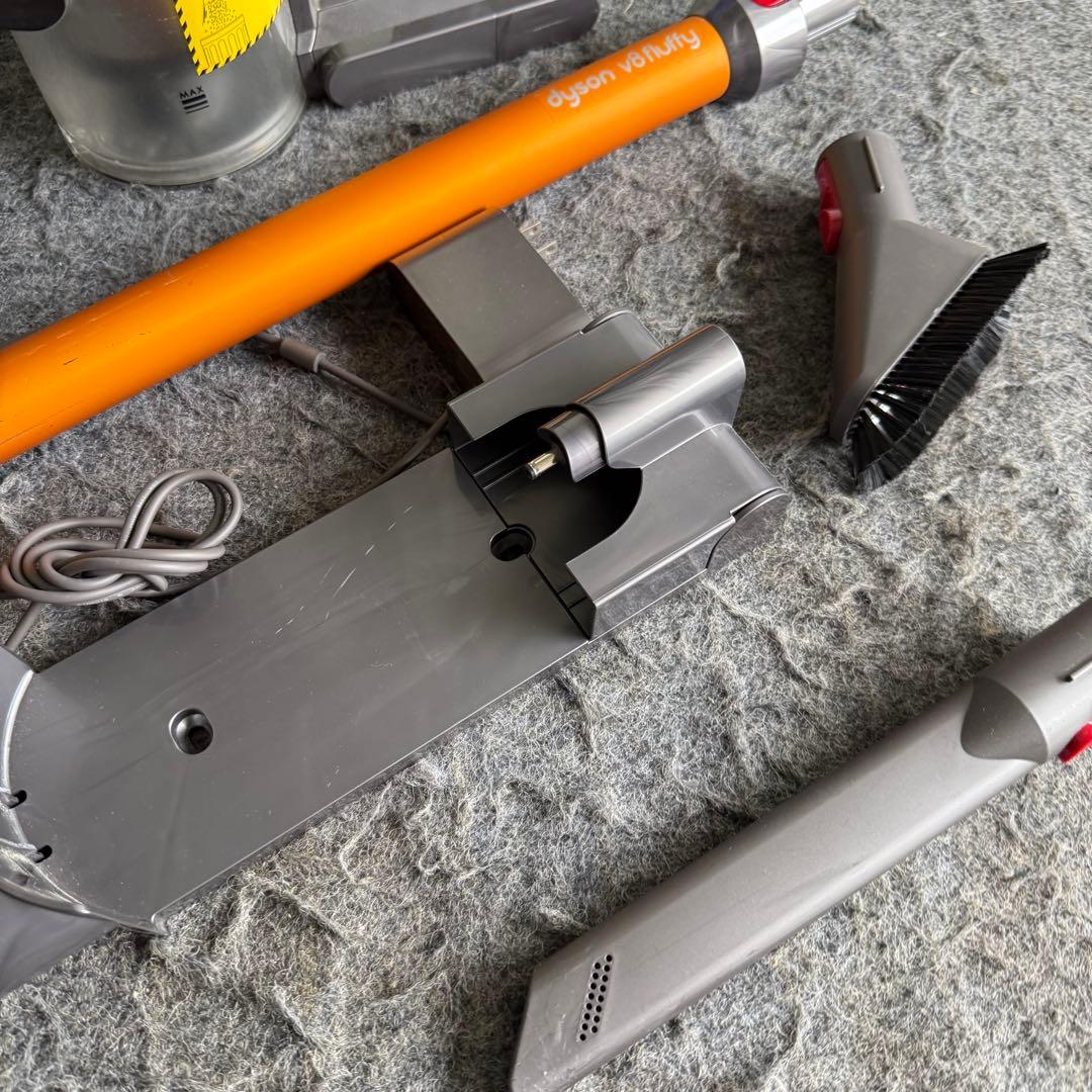 IJ66激安早い者勝ち✨ dysonダイソンコードレスクリーナー純正SV10