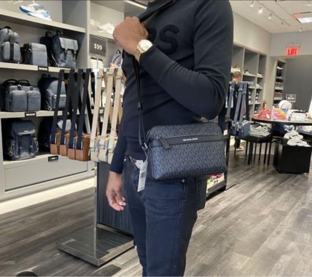 マイケルコース　MICHAEL KORS ショルダーバッグ　メンズ　ブラック