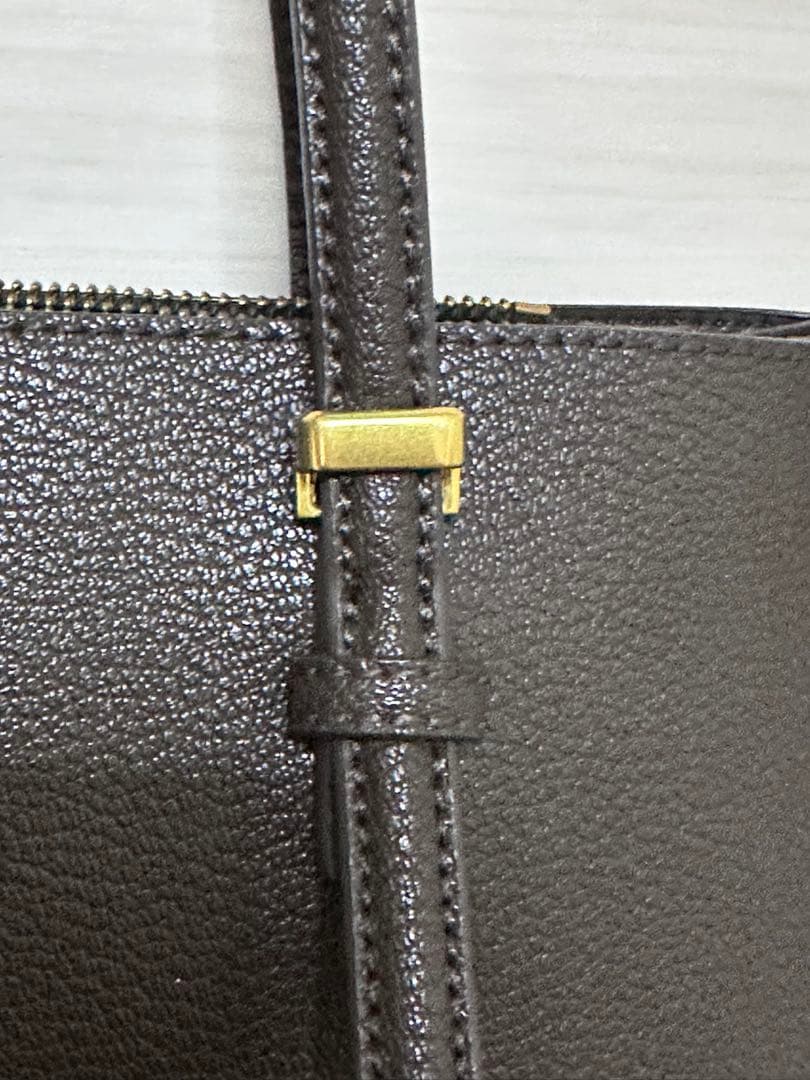 【美品】CHARLES & KEITH クラシックダブルハンドルトートバッグ