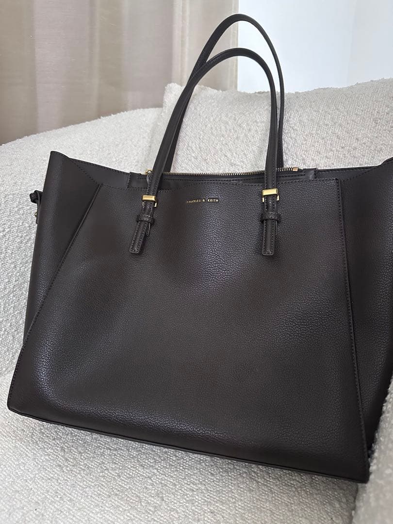 【美品】CHARLES & KEITH クラシックダブルハンドルトートバッグ