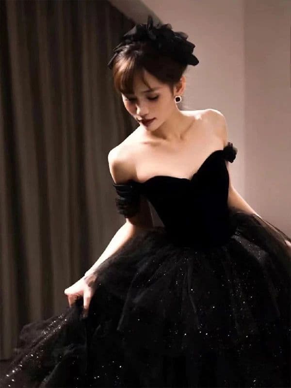 華やか黒イブニングドレス 結婚式やパーティーに最適