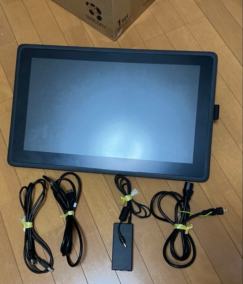 Wacom Cintiq 22HD DTK2260K1D ※欠品あり