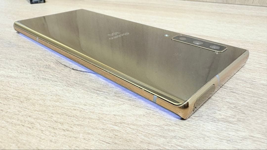 arrows NX9 F-52A ゴールド docomo SIMロック解除済