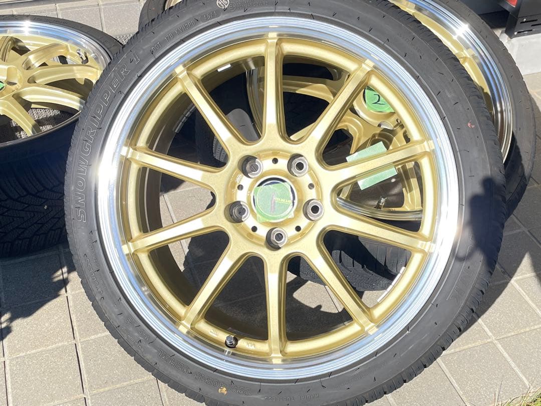 スタッドレスタイヤ、18インチ ホイール4本セット　ガリ傷無し　使用期間3ヶ月