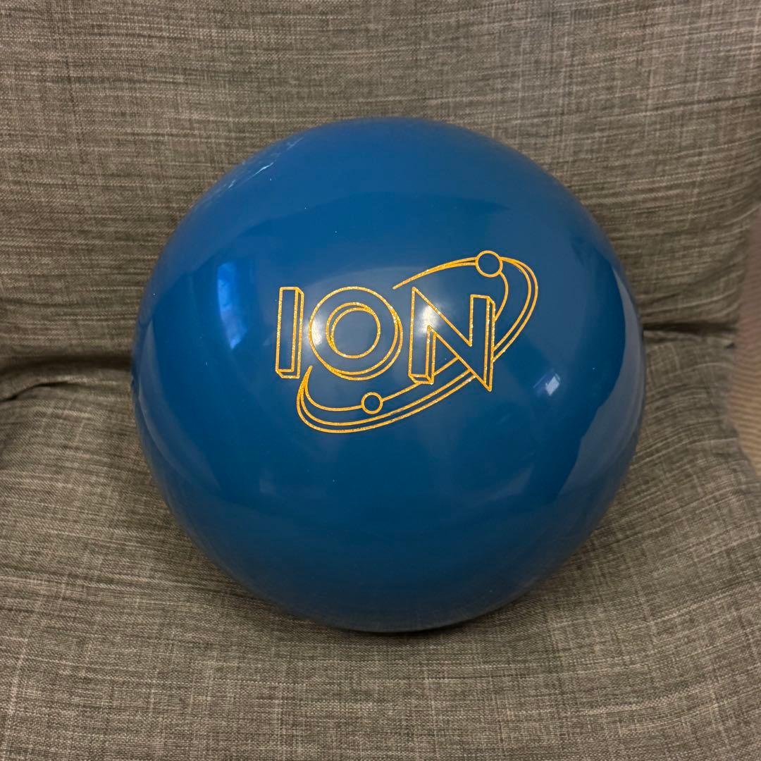 【新品】ION ボウリングボール STORM ストーム アイオンプロソリッド