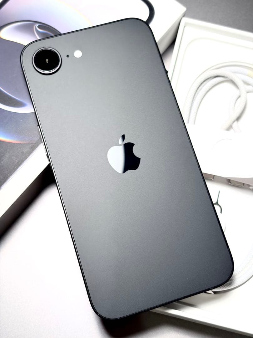 美品Apple iPhone 16e ブラック 本体 BT100% SIMフリー