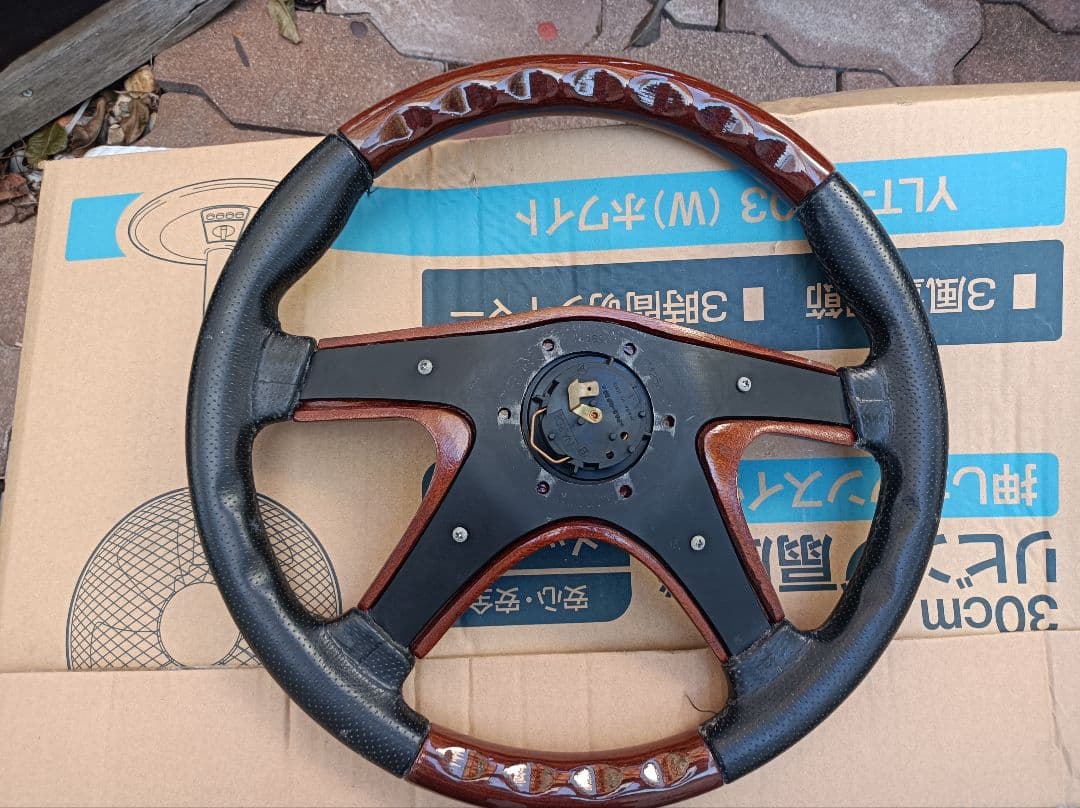 NARDI ナルディ　 ウッド・レザーステアリング　36.5cm
