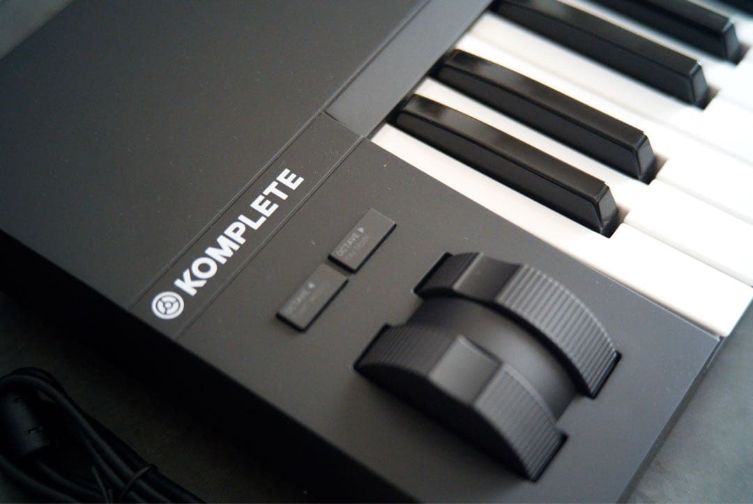 KOMPLETE KONTROL A61 MIDIキーボード未使用