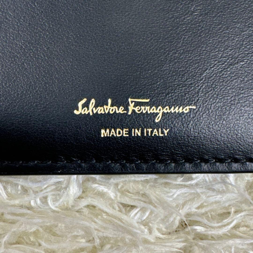 未使用級✨2way フェラガモ　ガンチーニ　ゴールド金具　かぶせ　長財布　レザー