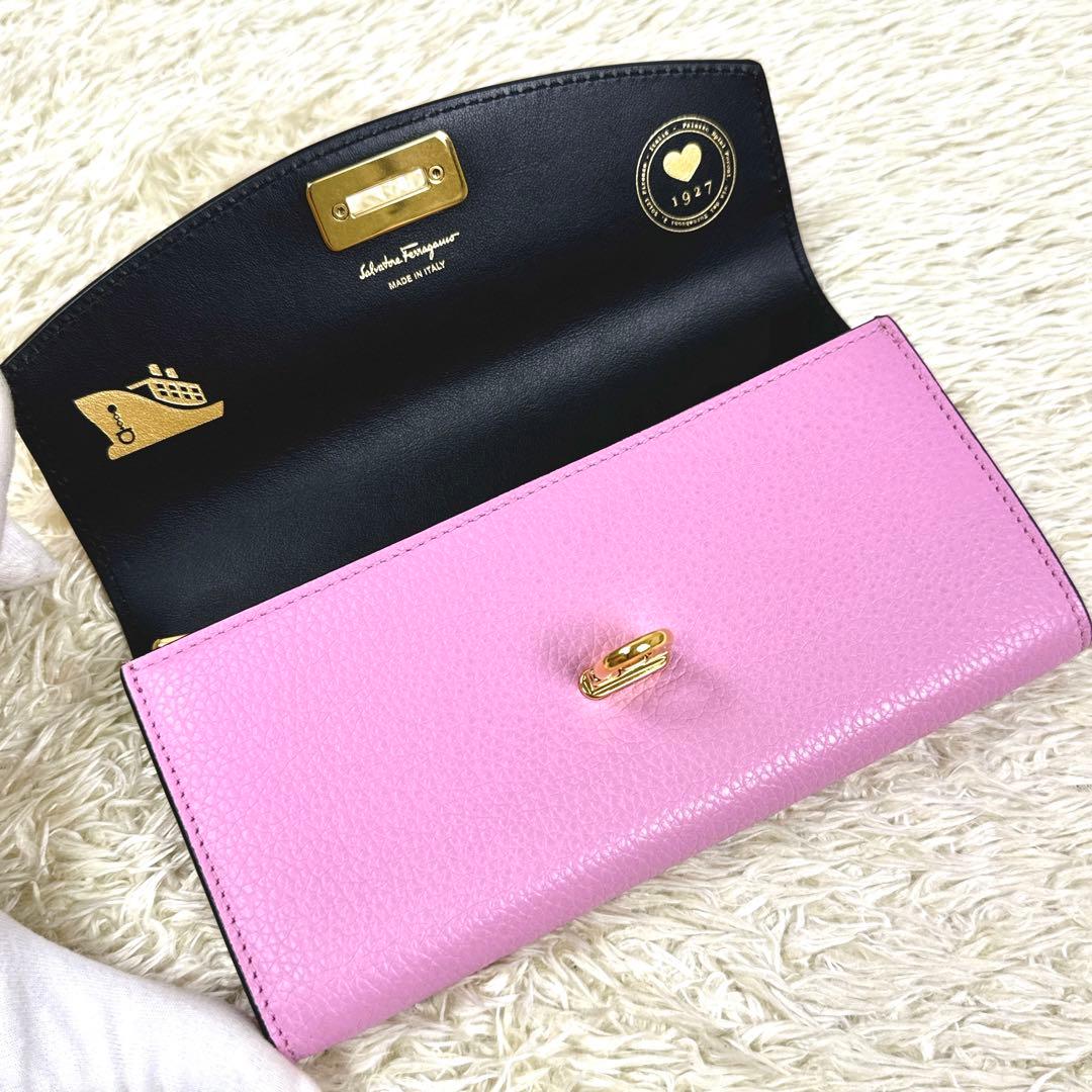 未使用級✨2way フェラガモ　ガンチーニ　ゴールド金具　かぶせ　長財布　レザー