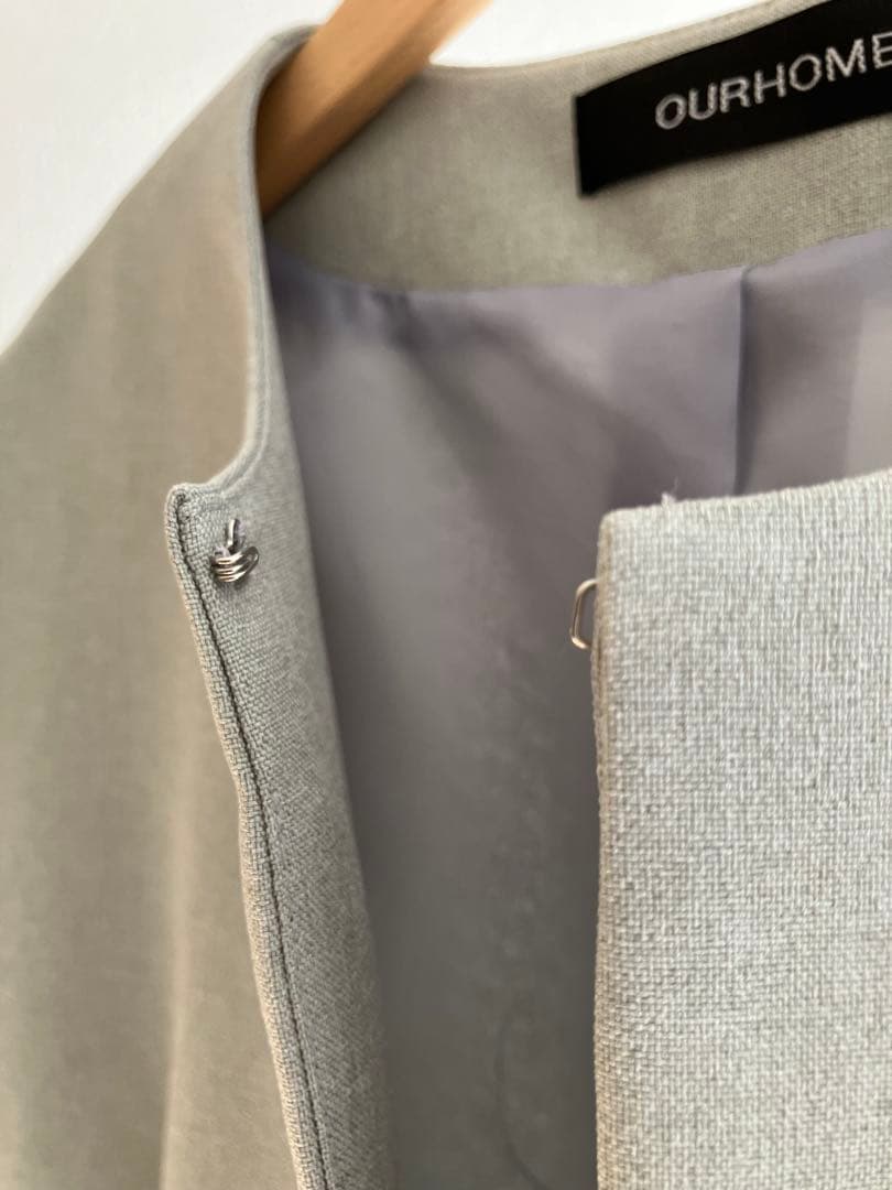 【極美品】OUR きれいめ2WAYペプラムベスト（グレー）卒園・入学式に