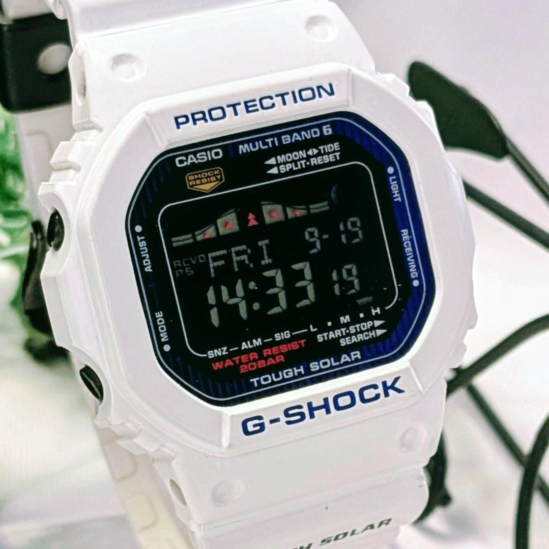 美品 CASIOメンズ腕時計Gショック白ホワイト電波ソーラ タイド＆ムーングラフ
