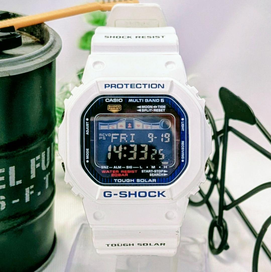 美品 CASIOメンズ腕時計Gショック白ホワイト電波ソーラ タイド＆ムーングラフ