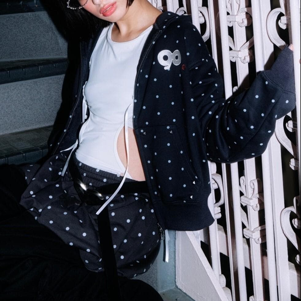 9090/ナインティナインティ/エンジェルドットジップフーディ/刺繍×プリント