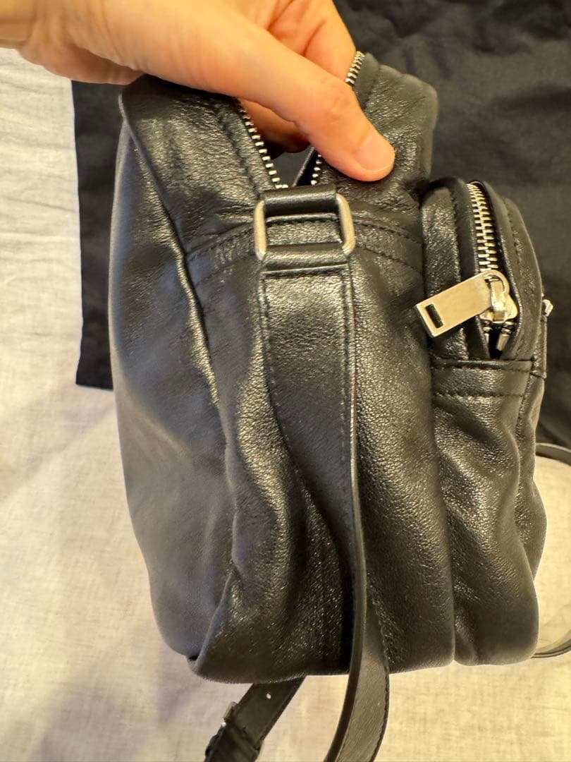 SAINT LAURENT ブラックレザー ショルダーバッグ　2回使用