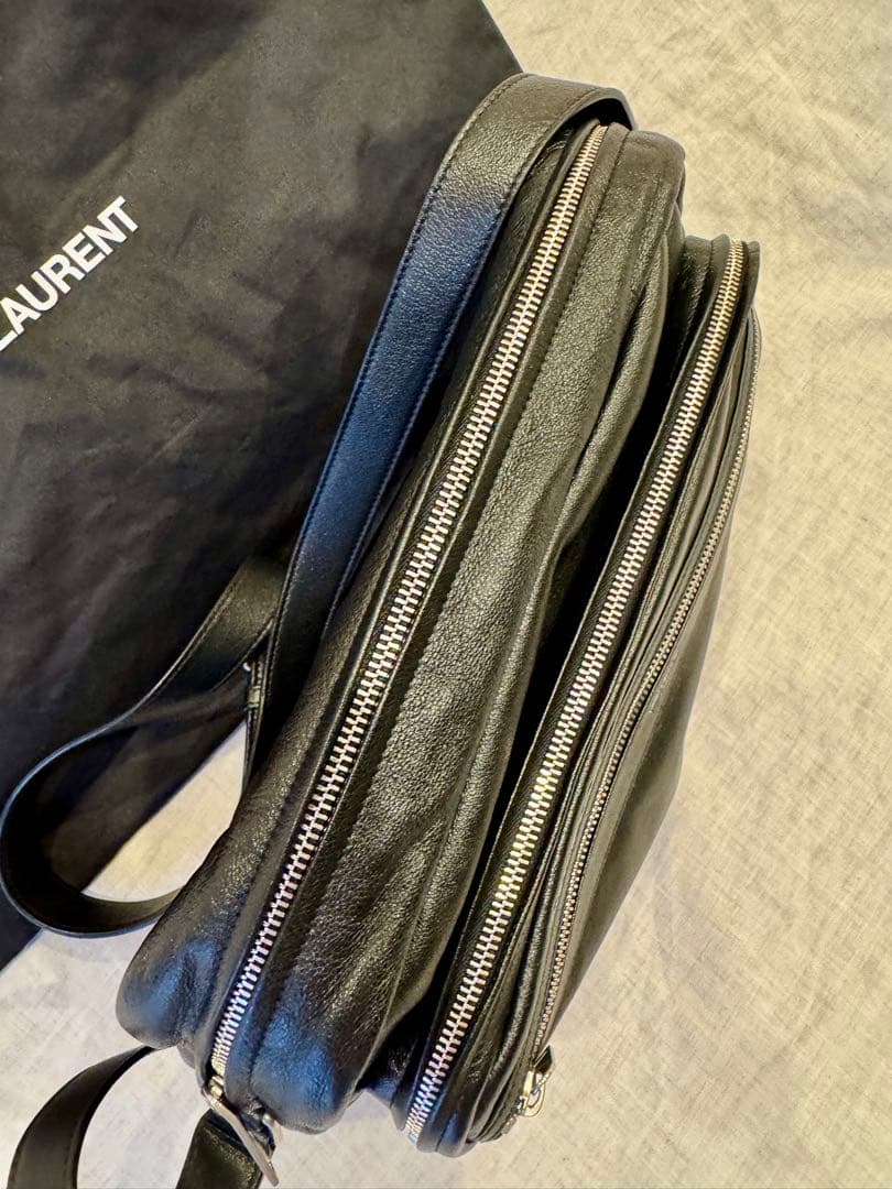 SAINT LAURENT ブラックレザー ショルダーバッグ　2回使用