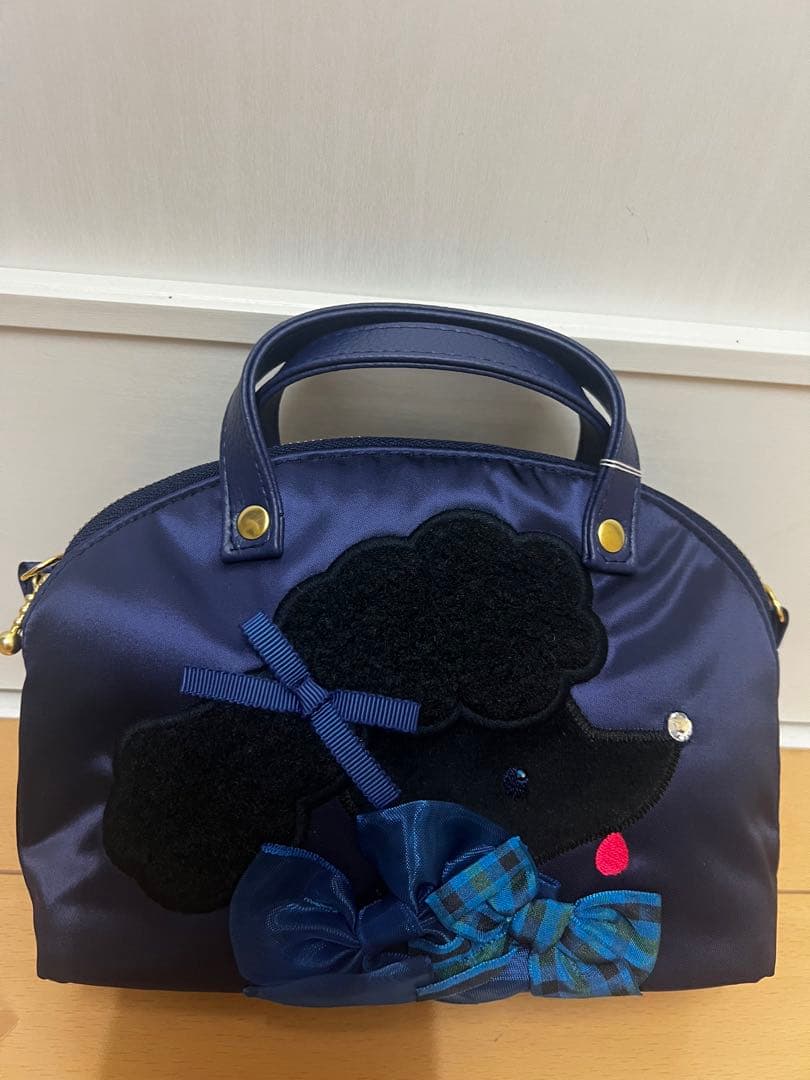 新品未使用品⭐︎ファミリア⭐︎bibiy⭐︎ハンドバッグ ⭐︎ハンドストラップ付き