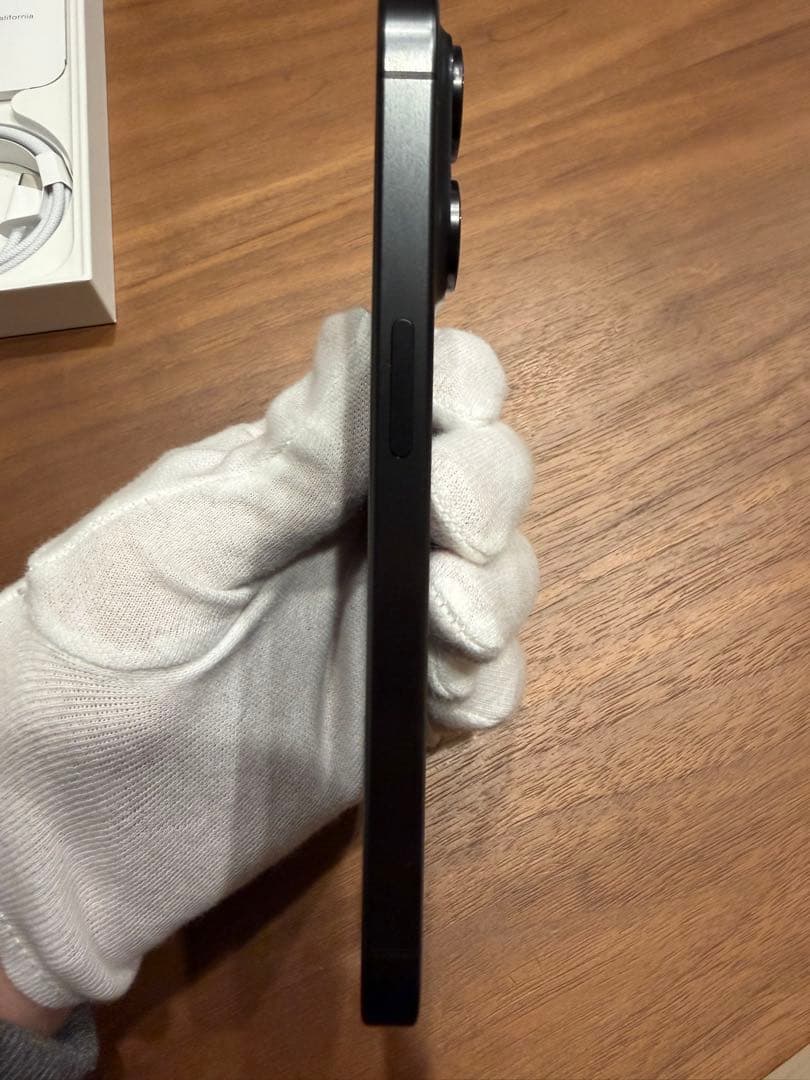 Apple iPhone 15 Pro ブラックチタニウム 本体 256gb