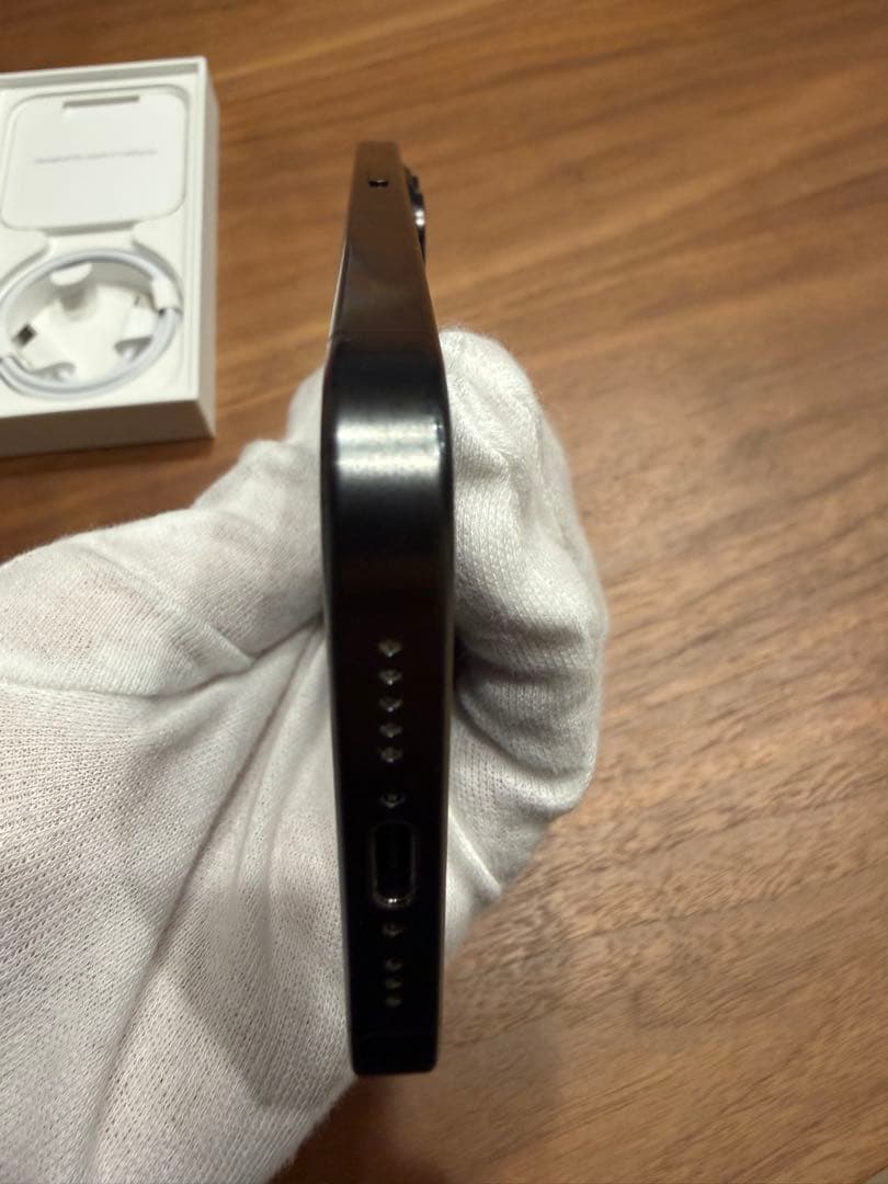 Apple iPhone 15 Pro ブラックチタニウム 本体 256gb