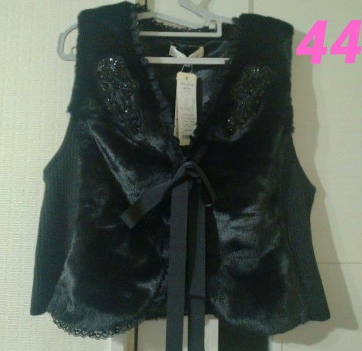 【新品】スーパービューティーニット×ファー使いのベスト44