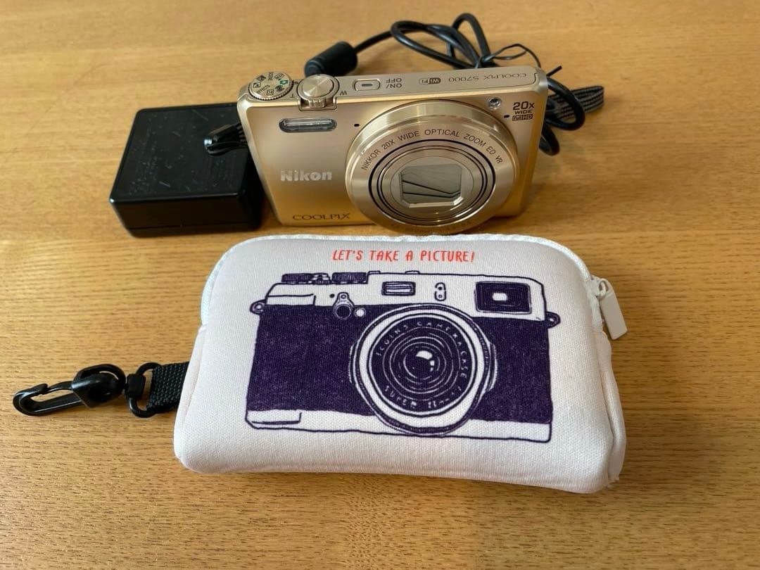 Nikon (ニコン)COOLPIX S7000 20倍ズームコンパクトデジカメ