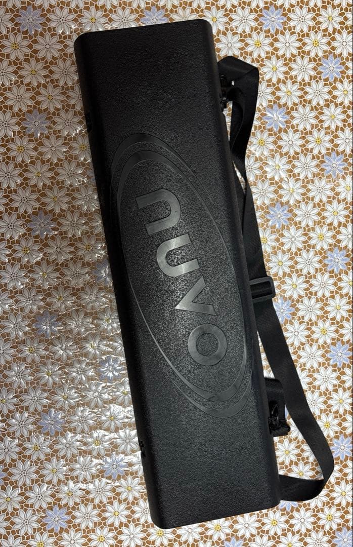 NUVOヌーボ　プラスチック製フルート　 おまけで教本つけます！