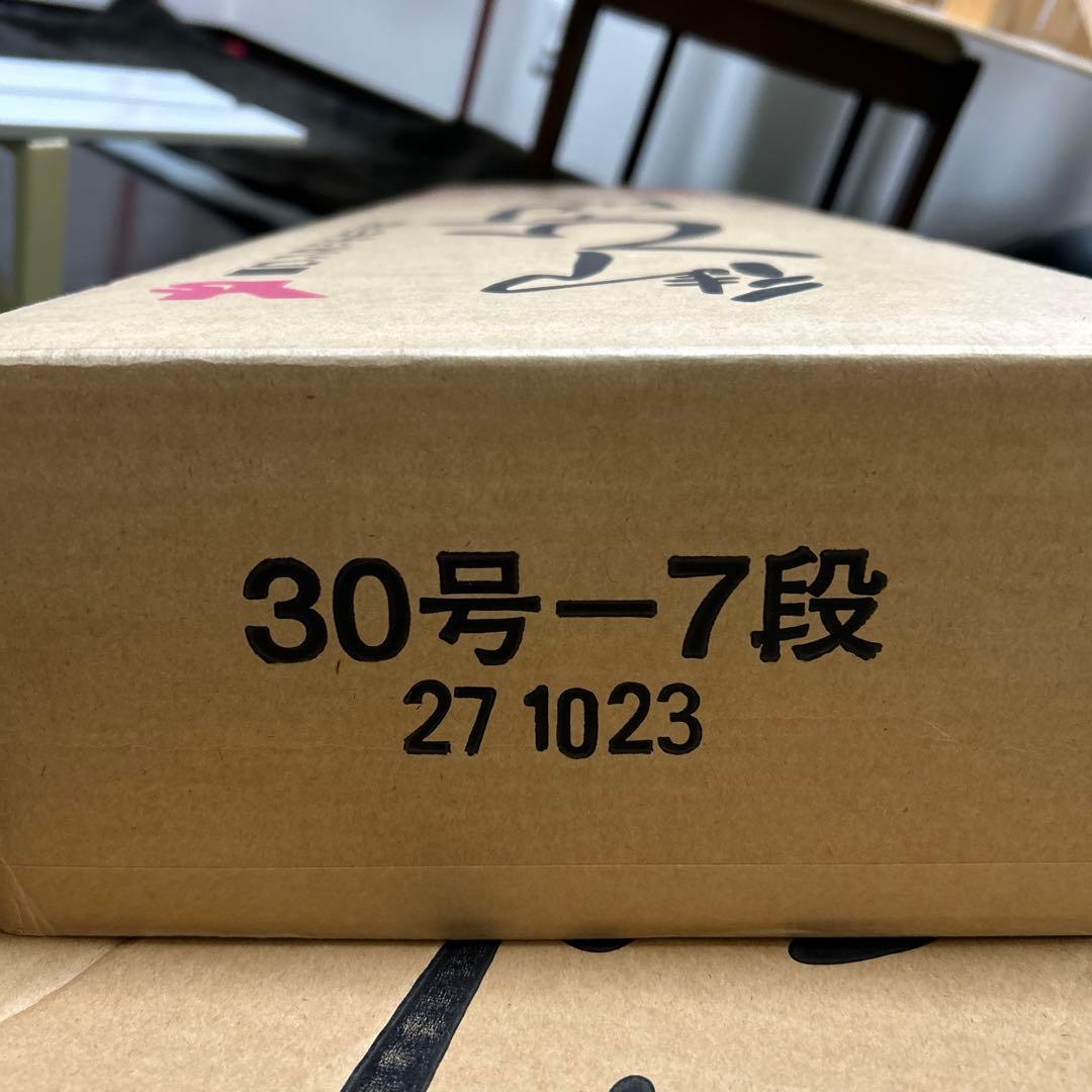 ひな壇 ホワイト 赤い刺繍布付き