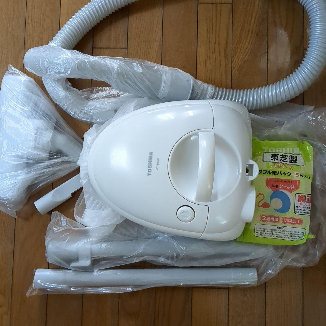 TOSHIBA VC-B50K 掃除機 本体 ホワイト　紙パック付き