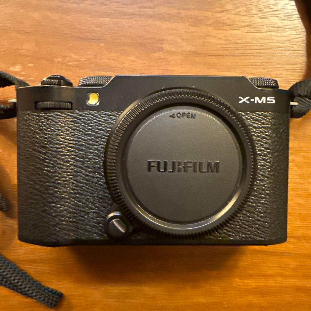 FUJIFILM X-M5 ミラーレスカメラ レンズ18mmF2付き