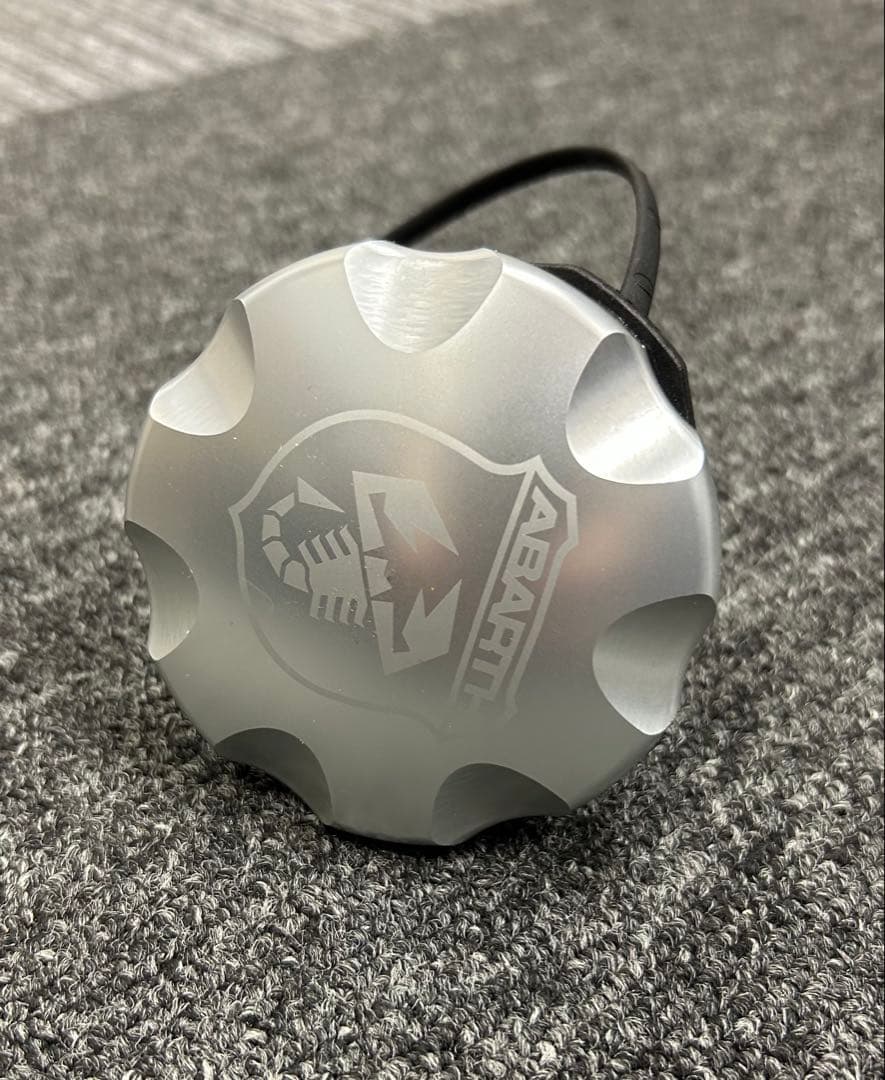 アバルト　フィアット500　純正フューエルキャップとオイルキャップ　セット