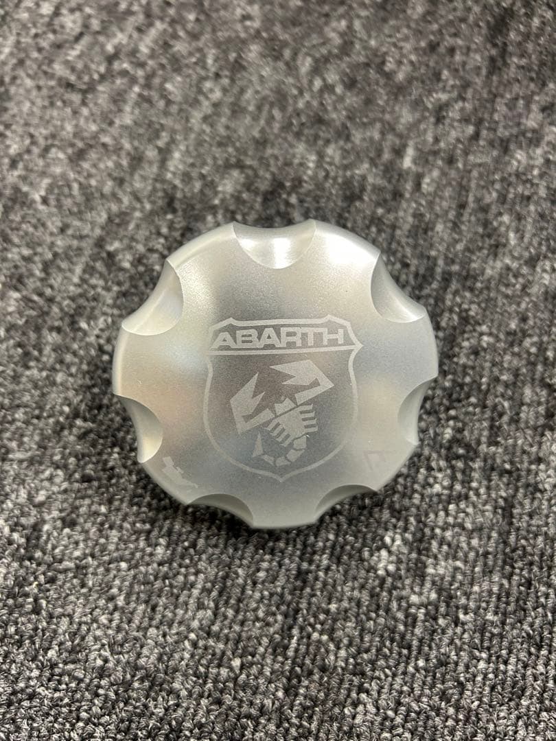 アバルト　フィアット500　純正フューエルキャップとオイルキャップ　セット