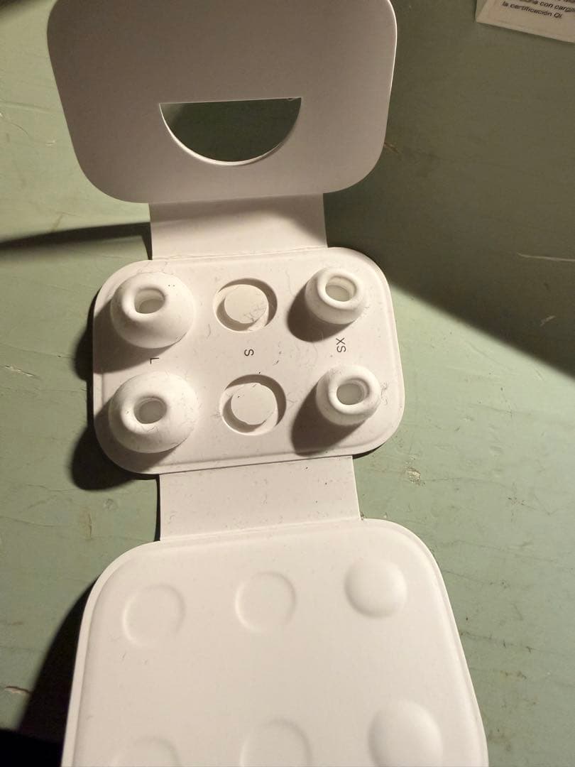 AirPods Pro 第二世代　本体 充電ケース付き左耳のみ