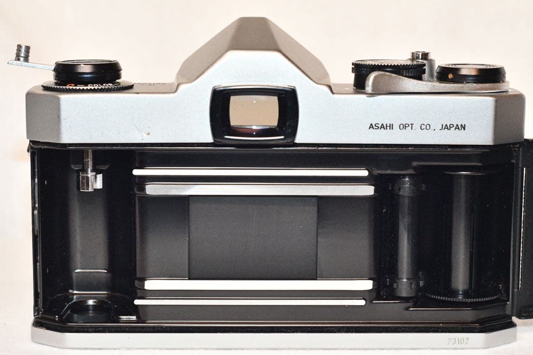 《動作品》pentax sp + 標準レンズ付きフィルムカメラ