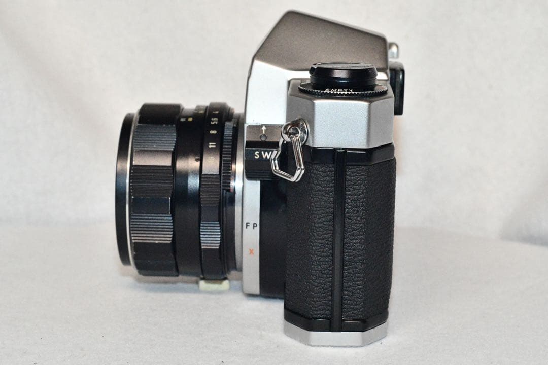 《動作品》pentax sp + 標準レンズ付きフィルムカメラ