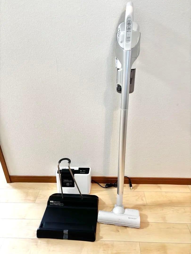 2023年製 SHARP コードレススティック掃除機 EC-AR8