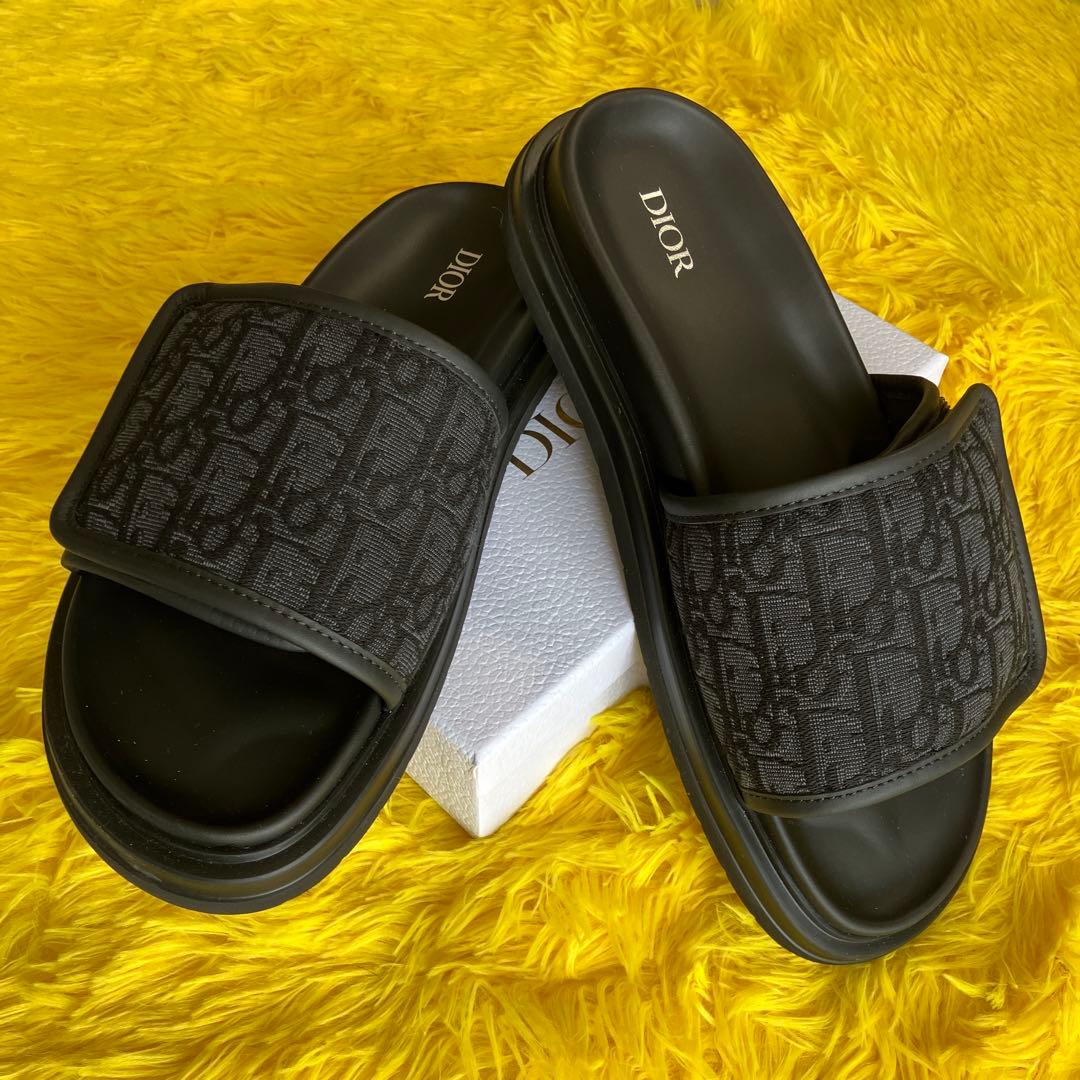 DIOR ブラック サンダル ロゴ入り