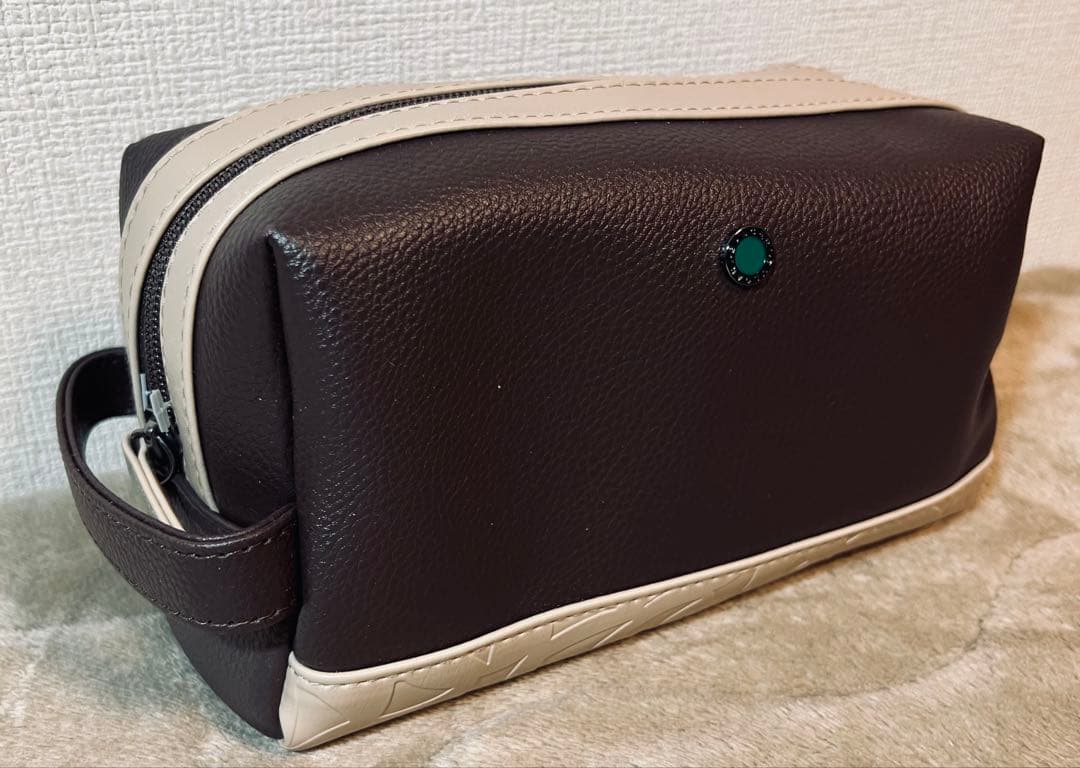 エミレーツ航空　ファーストクラス　ブルガリポーチ　アメニティ　レジェンメコブラー