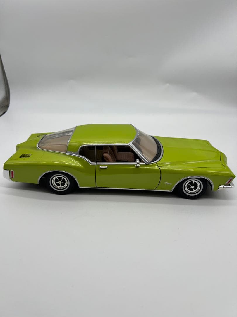No483ミニカー1/18箱なし1971 Buick Riviera GS