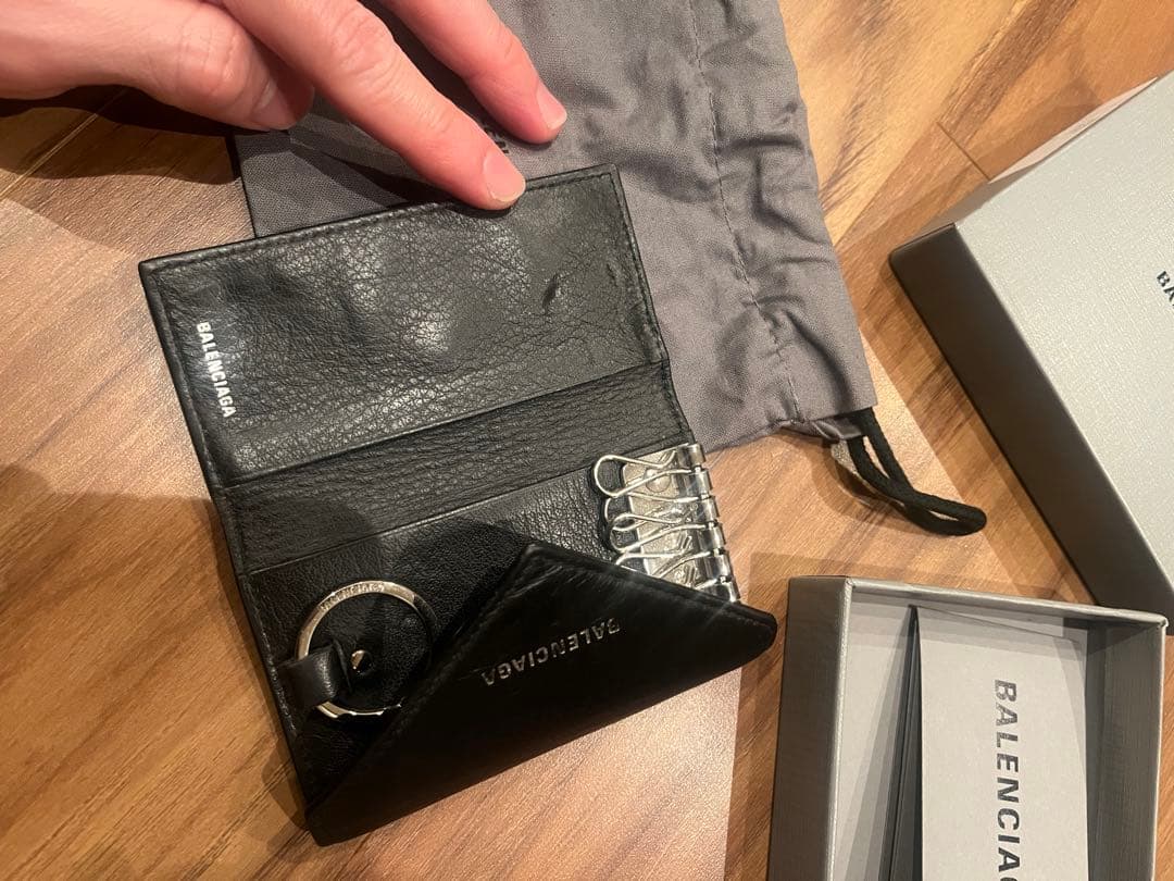 BALENCIAGA ブラックレザーキーケース