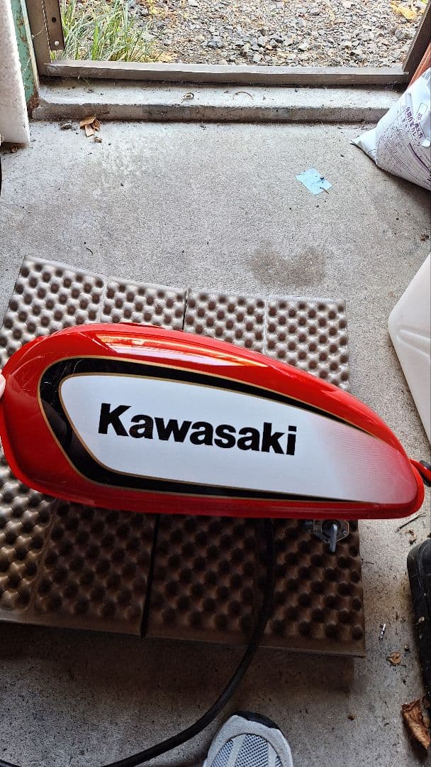 250TR 純正　フューエルタンク　赤　白　キャブ