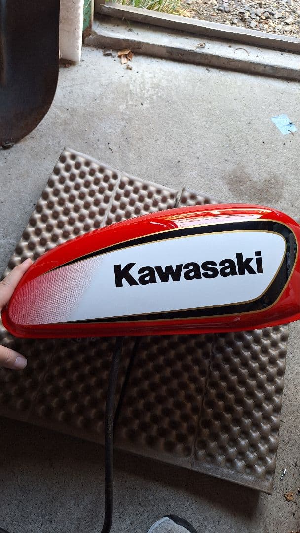 250TR 純正　フューエルタンク　赤　白　キャブ