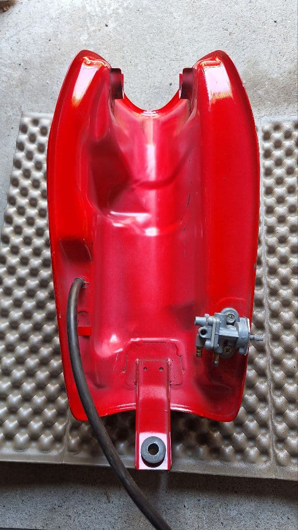 250TR 純正　フューエルタンク　赤　白　キャブ