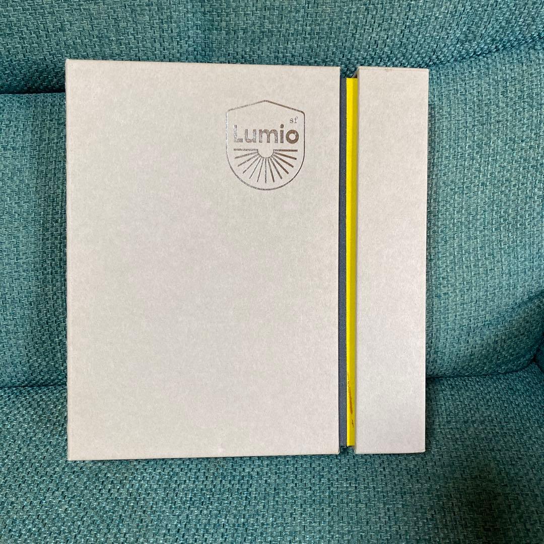 Lumio 本型ライト