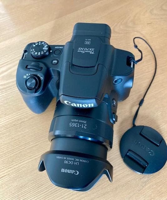 Canon PowerShot SX70 HS 本体と付属品